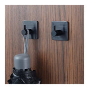 Czarny samoprzylepny wieszak GJ648