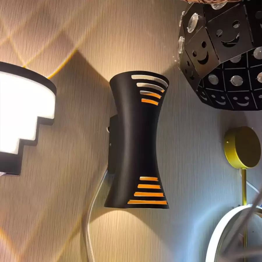 Zewnętrzna lampa ścienna LED Brycen 10W złota czarna