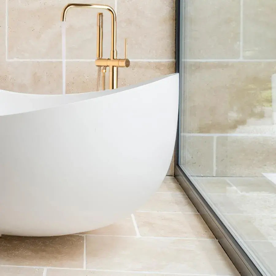 Kran montowany na podłodze z tłokiem i wężem, mosiądz sanitarny, złoty, CF2041