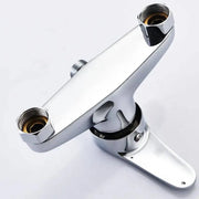 Chromowana bateria prysznicowa montowana na ścianie