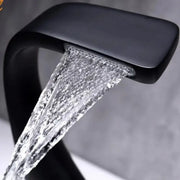 Bateria umywalkowa jednouchwytowa sanitarna mosiężna czarna przyłącza w zestawie OD/2055