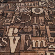 Zestaw 10 samoprzylepnych tapet 3D z miękkiej pianki w kolorze brązowym, 80 cm x 70 cm x 6 mm, wzór jasnobrązowych liter