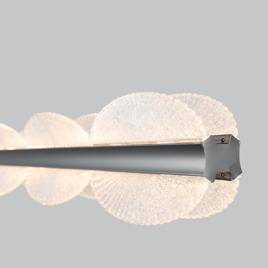 Zawieszany żyrandol LED z pilotem ISOTTA 105W, światło zimne/ciepłe/neutralne 3000K/4000K/6000K, możliwość przyciemniania, regulowana wysokość, czarny i srebrny, metal i kryształ