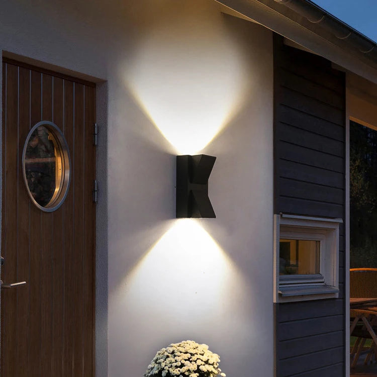 Zewnętrzna lampa ścienna Scarlet LED, 6 W, czarna, 3000 K