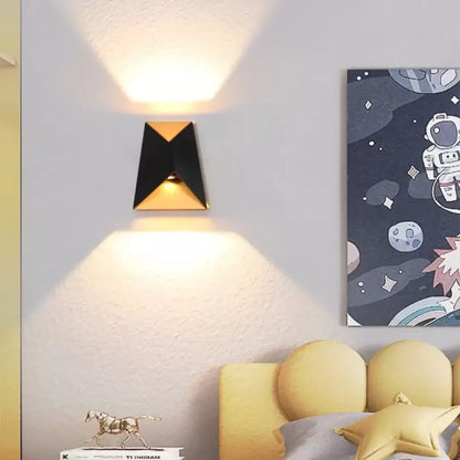 Andrew 10W Zewnętrzna lampa ścienna LED Czarno-złota