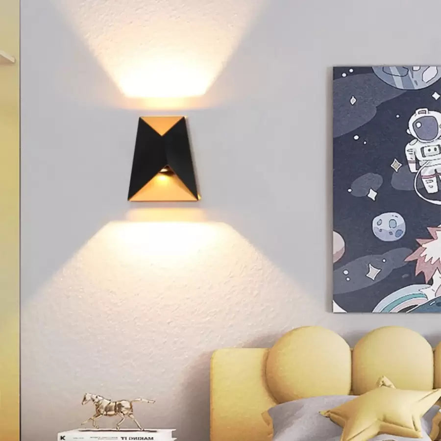 Andrew 10W Zewnętrzna lampa ścienna LED Czarno-złota