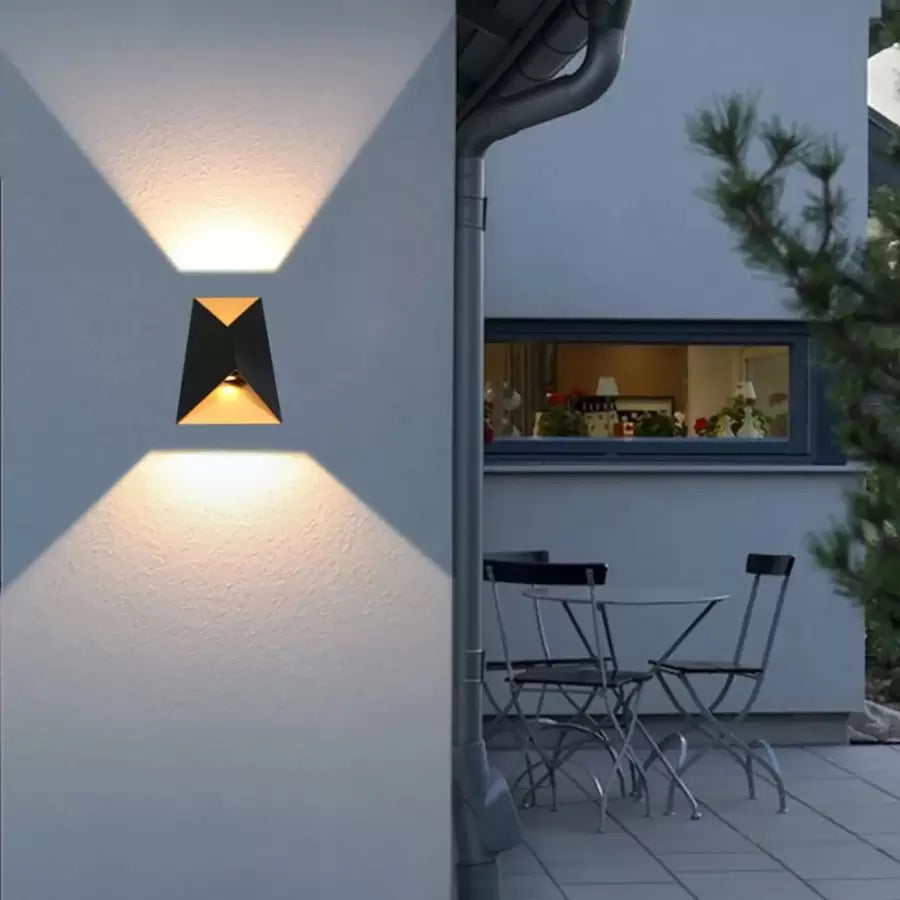 Andrew 10W Zewnętrzna lampa ścienna LED Czarno-złota