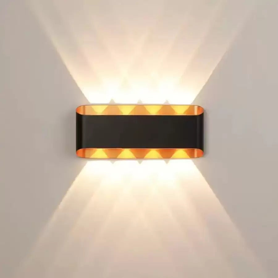 Elliot 8W Zewnętrzna lampa ścienna LED Złota Czarna