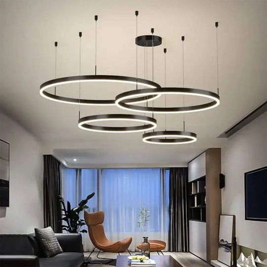 Zawieszany żyrandol LED z pilotem ADELAIDA 226W, 4 koła, światło zimne/ciepłe/neutralne, możliwość przyciemniania, czarny, regulacja wysokości Nowoczesne żyrandole Tytuł domyślny Alessandro Design