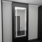 Prostokątne lustro LED, 60x150 cm, czujnik radarowy Alessia Marcello, system przeciwmgielny, zegar i termometr, ściemnialne, Dressing Couture 