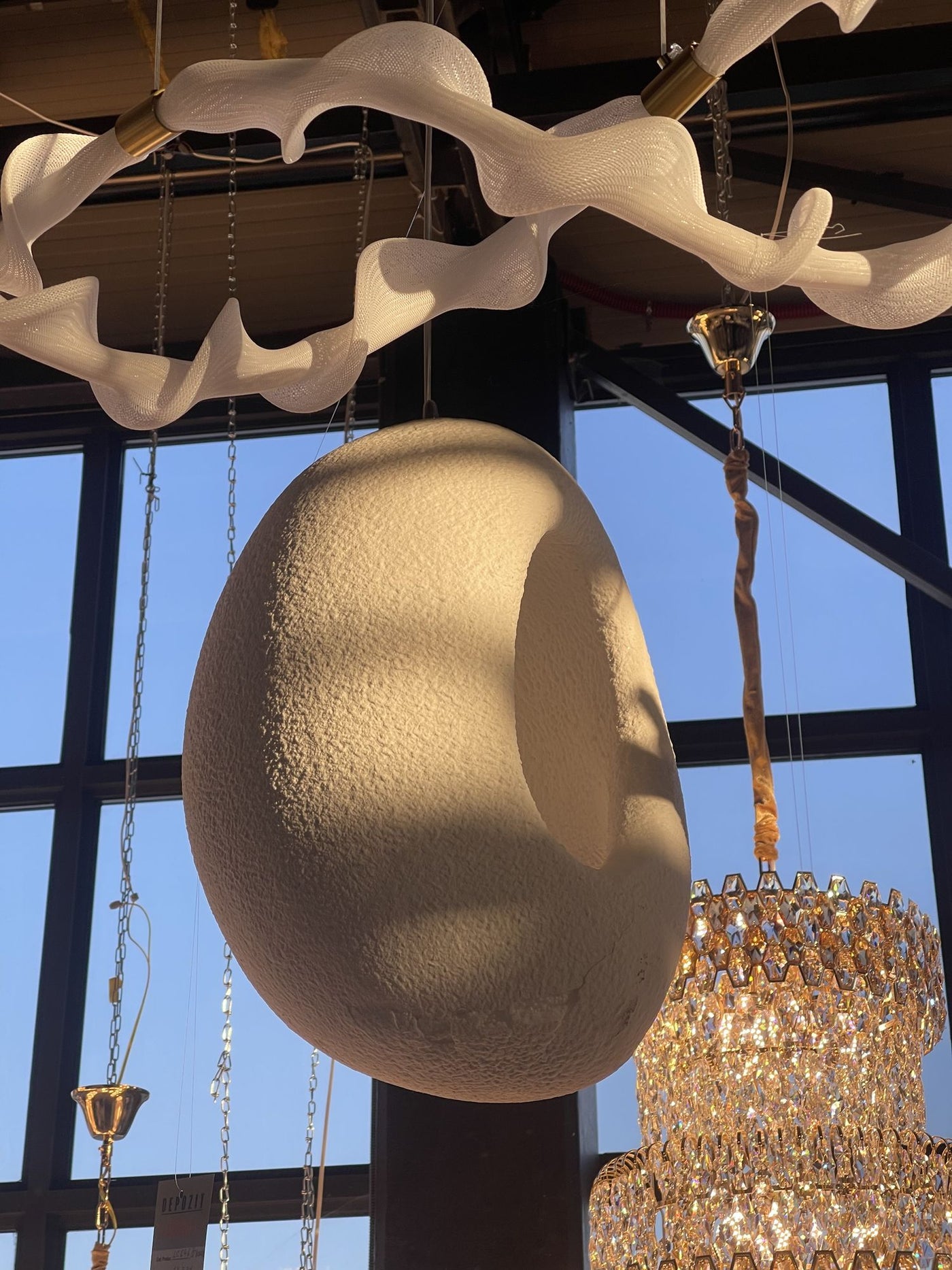 Designerskie oświetlenie w salonie Alessandro Design w Afumați