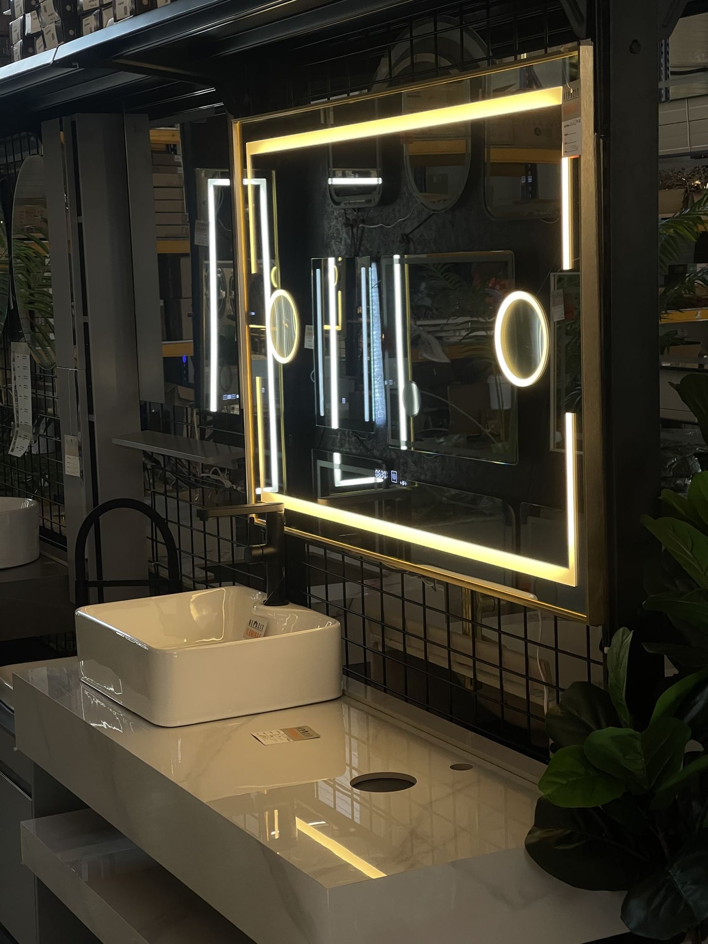 Lustra LED i wyposażenie łazienek w salonie Alessandro Design w Afumați